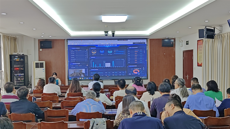 工程师现场演示讲解.jpg