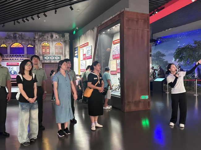 赓续红色血脉 两代军人初心相映——广东工程职业技术学院“戎光筑梦”实践团赴横沥镇开展红色文化研学活动