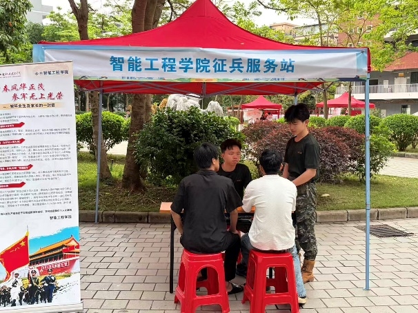 【智学笃信】AI面试、机器人秀技、技能能手秀绝活……这场招聘会“职”味十足——“智汇未来·职等你来”春季专场招聘会火热举行