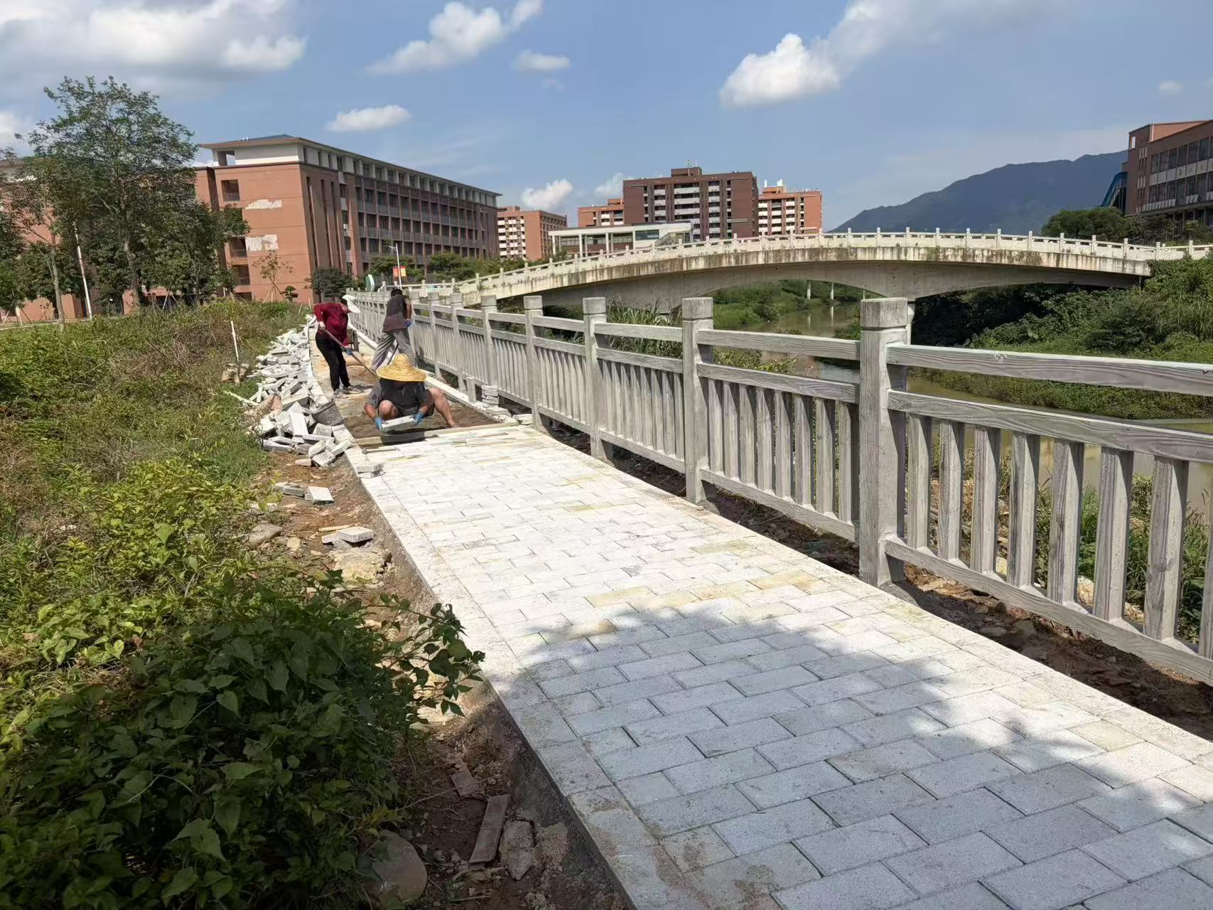 一河两岸2.jpg